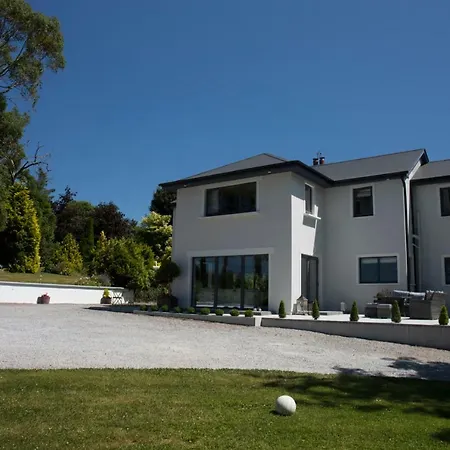 Inch View Country house
